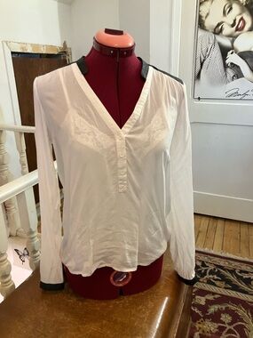 3/30$ Only White V-Neck Long Sleeve Blouse with Black Shoulder and Cuff Trim